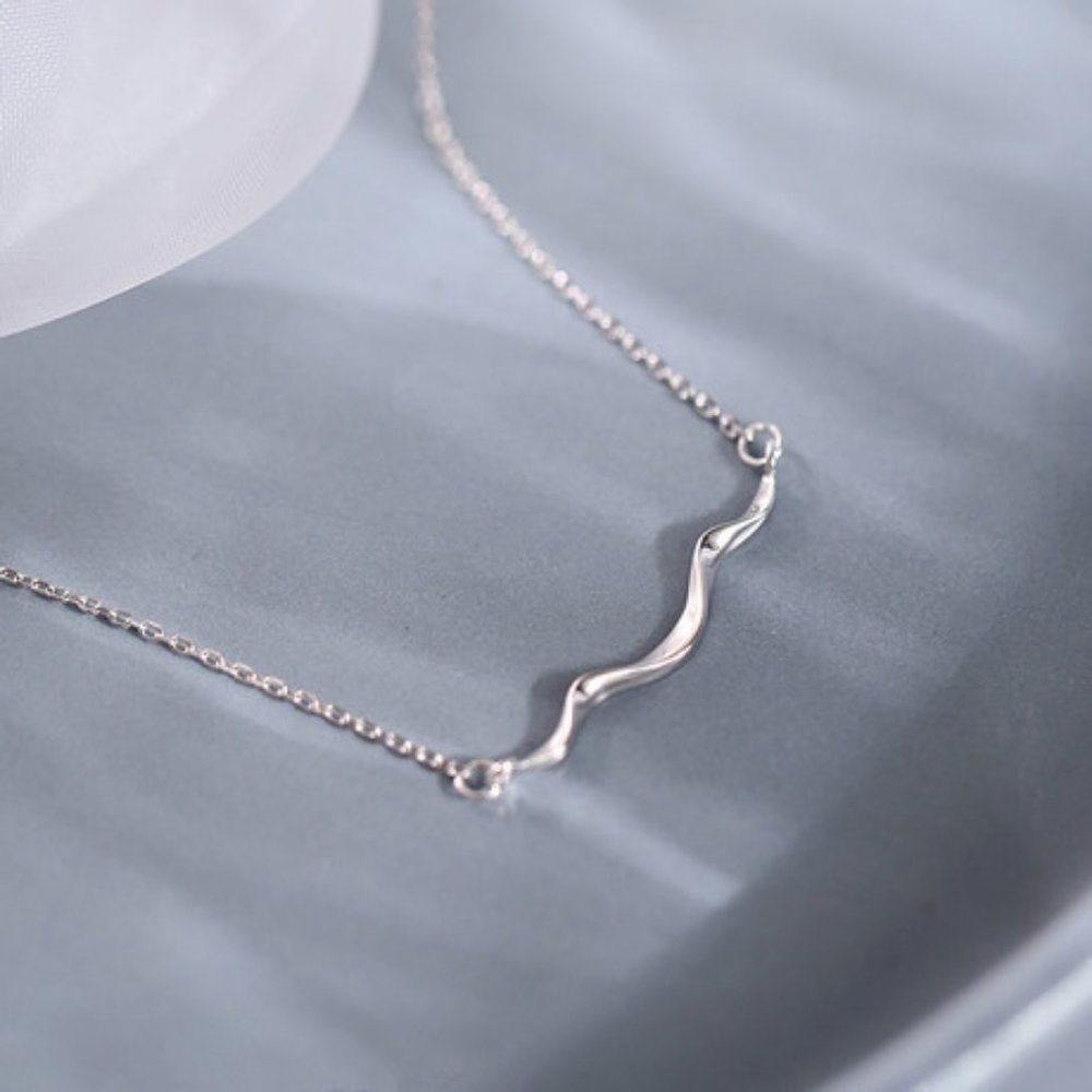 NEW 925 Sterling Silver Simple Wave Necklace R